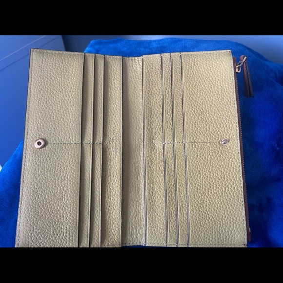 Tory Burch Robinson Zip Slim Wallet - Picture 2 of 3